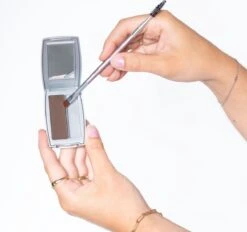 Herome Eye Care Wenkbrauw Poeder Zwart - Compact Brow Powder Nearly Black - Waterproof Verrijkt Met Panthenol - Volumineuze Wenkbrauwen In Een Handomdraai 15 Herome Eye Care Wenkbrauw Poeder Zwart - Compact Brow Powder Nearly Black - Waterproof Verrijkt Met Panthenol - Volumineuze Wenkbrauwen In Een Handomdraai -GlowBelle Verkoopwinkel 1200x1128 6