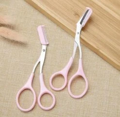 Without Lemons | Wenkbrauwschaar | Wenkbrauw Trimmer | Browshaper | BeautyTool | Gezichts Schaar | Dames| Ontharing | Design | Roze 9 Without Lemons | Wenkbrauwschaar | Wenkbrauw Trimmer | Browshaper | BeautyTool | Gezichts Schaar | Dames| Ontharing | Design | Roze -GlowBelle Verkoopwinkel 1200x1169 3