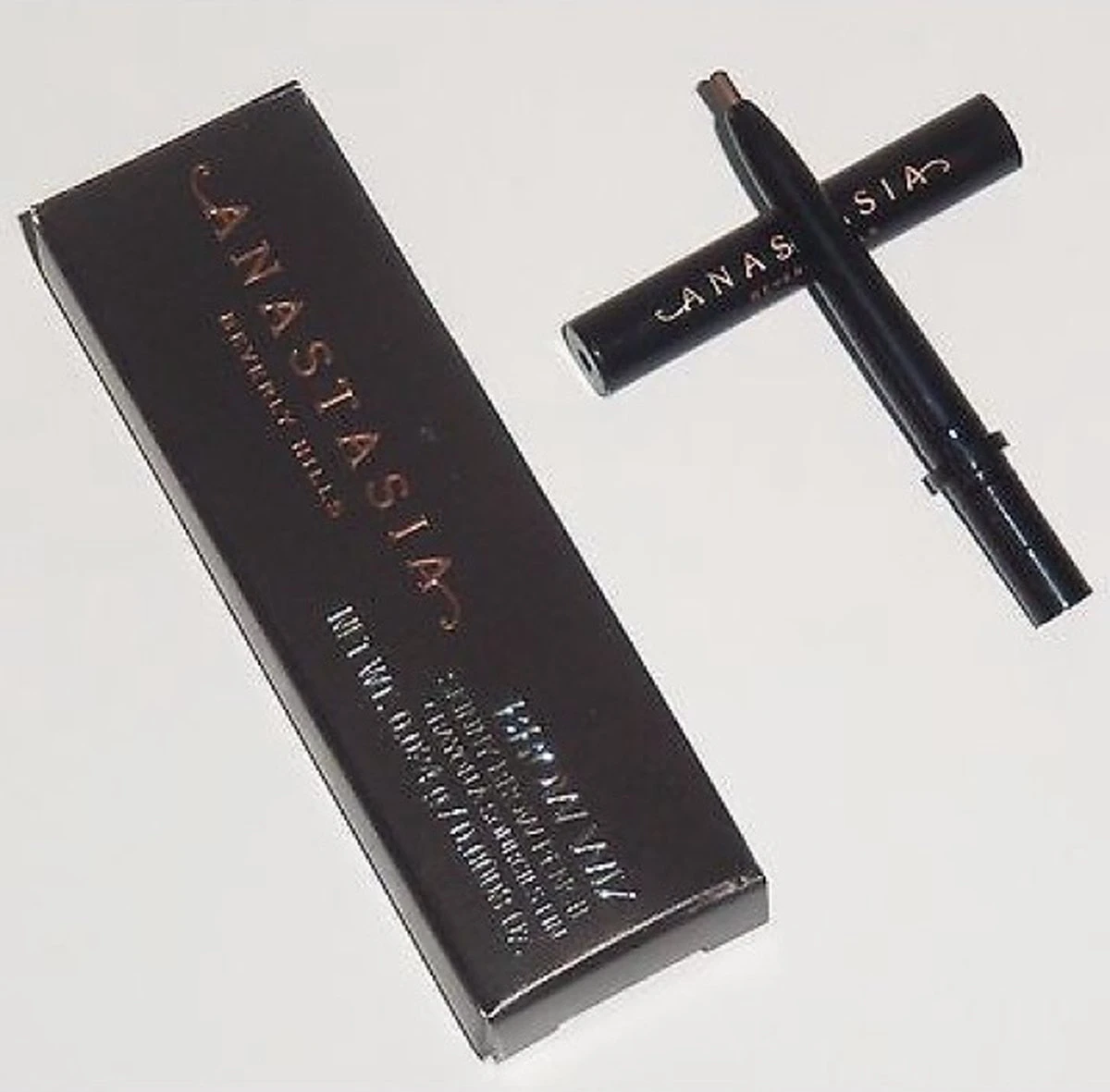 Mini Anastasia Beverly Hills Brow Wiz - Skinny Brow Pencil - Soft Brown 1 Mini Anastasia Beverly Hills Brow Wiz - Skinny Brow Pencil - Soft Brown