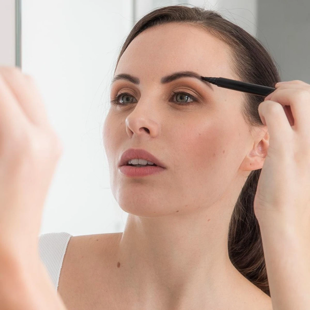 Eyebrow Magic Wenkbrauwpen - Donker Bruin 4 Eyebrow Magic Wenkbrauwpen - Donker Bruin - Afbeelding 4