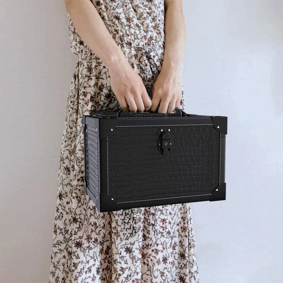 Make Up Koffer- Make Up Organizer- Beautycase -zwart -Make-upkoffer- Multifunctionele Koffer- Make-upkoffer- Sieradenkoffer- Kapperskoffer- Afneembare Schouderriem- Klassieke Zwarte Beautycase 7 Make Up Koffer- Make Up Organizer- Beautycase -zwart -Make-upkoffer- Multifunctionele Koffer- Make-upkoffer- Sieradenkoffer- Kapperskoffer- Afneembare Schouderriem- Klassieke Zwarte Beautycase - Afbeelding 7