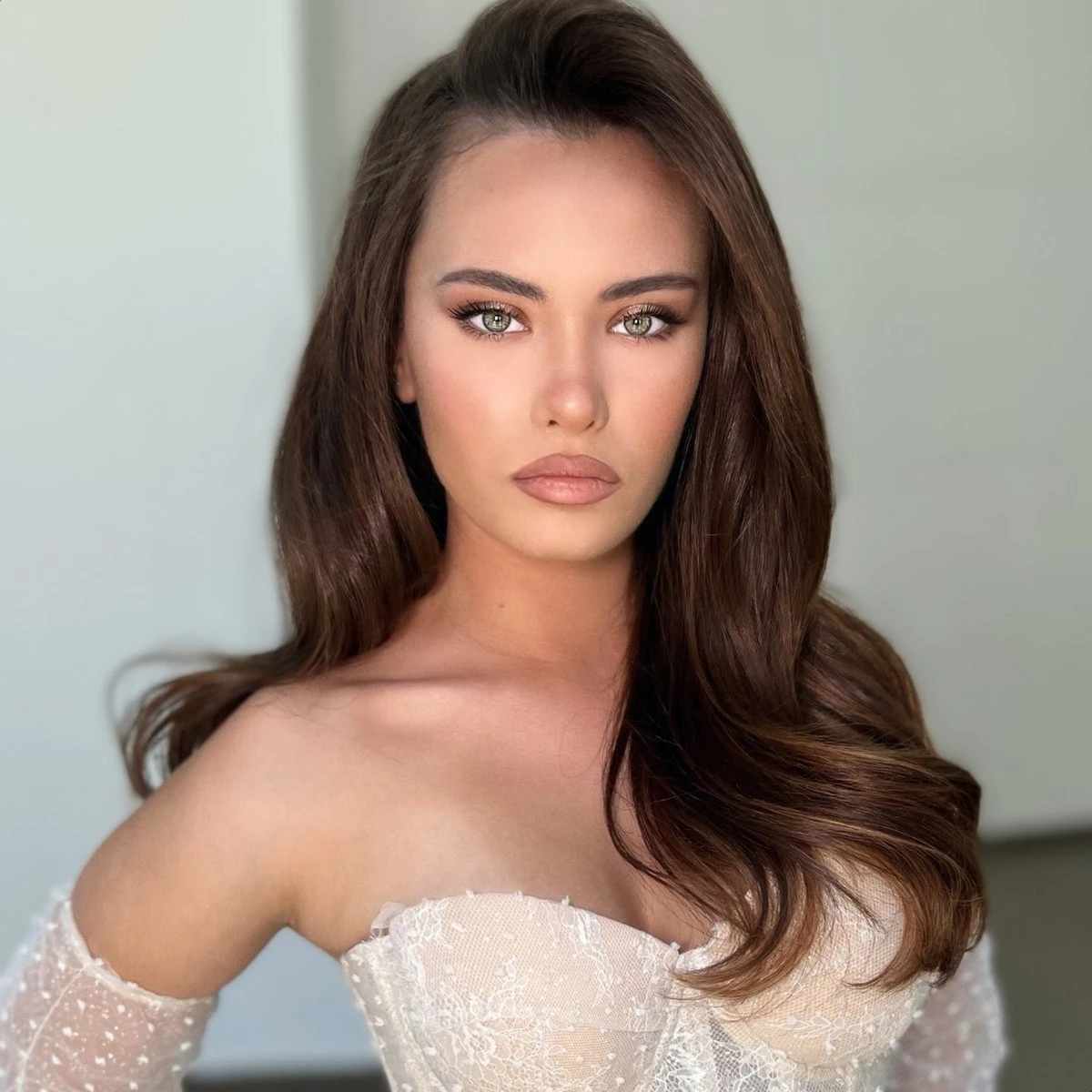 Meroda Universal Foundation - 9C | Lichtbeige Met Een Gouden Perzikkleurige Ondertoon Licht Tot Medium Beige Met Een Goude Ondertoon - 30ml 5 Meroda Universal Foundation - 9C | Lichtbeige Met Een Gouden Perzikkleurige Ondertoon Licht Tot Medium Beige Met Een Goude Ondertoon - 30ml - Afbeelding 5