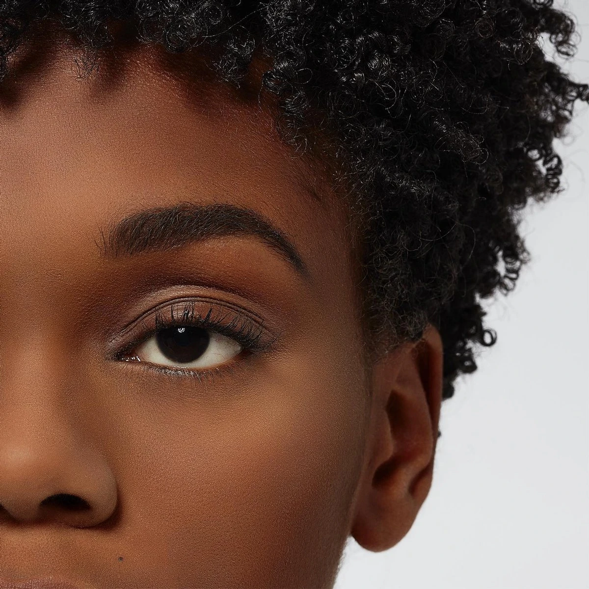 L’Oréal Paris Infaillible Magic Loose Powder - Transparant 4 L’Oréal Paris Infaillible Magic Loose Powder - Transparant - Afbeelding 4