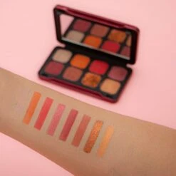 Makeup Revolution - Forever Flawless Dynamic Eyeshadow Palette - Eye Shadow Palette 8 G Dynasty -GlowBelle Verkoopwinkel 1200x1200 984