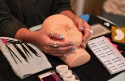 Merkloos Wimper Trainings Set Wimperuitbreidingskit Schoonheidsspecialiste Benodigdheden Mannequin 14 Merkloos Wimper Trainings Set Wimperuitbreidingskit Schoonheidsspecialiste Benodigdheden Mannequin -GlowBelle Verkoopwinkel 1200x784 2