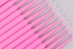 Lashes & More - 100 Stuks Wegwerp Microbrushes - Roze - Wimpers Uitbreiding - Individuele Lash Verwijderen - Wattenstaafje - Micro Borstel Voor Wimper Extensions Tool- Microbrush -GlowBelle Verkoopwinkel 1200x803 2