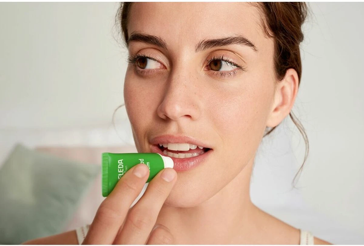 Weleda Skin Food Lip Balm 4 Weleda Skin Food Lip Balm - Afbeelding 4