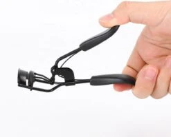 INTER-ESQUE® Wimperkruller - Eyelash Curler + 5x Gratis Extra Siliconen Pad - Zwart -GlowBelle Verkoopwinkel 1200x965 1