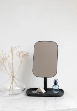 Brabantia ReNew Make-up Spiegel - Met Accessoireschaal - Dark Grey -GlowBelle Verkoopwinkel 828x1200 3