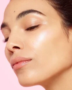 L’Oréal Paris 01 Iconoc Glow Highlighter - Poeder Highlighter - 9 Gr. -GlowBelle Verkoopwinkel 957x1200 1